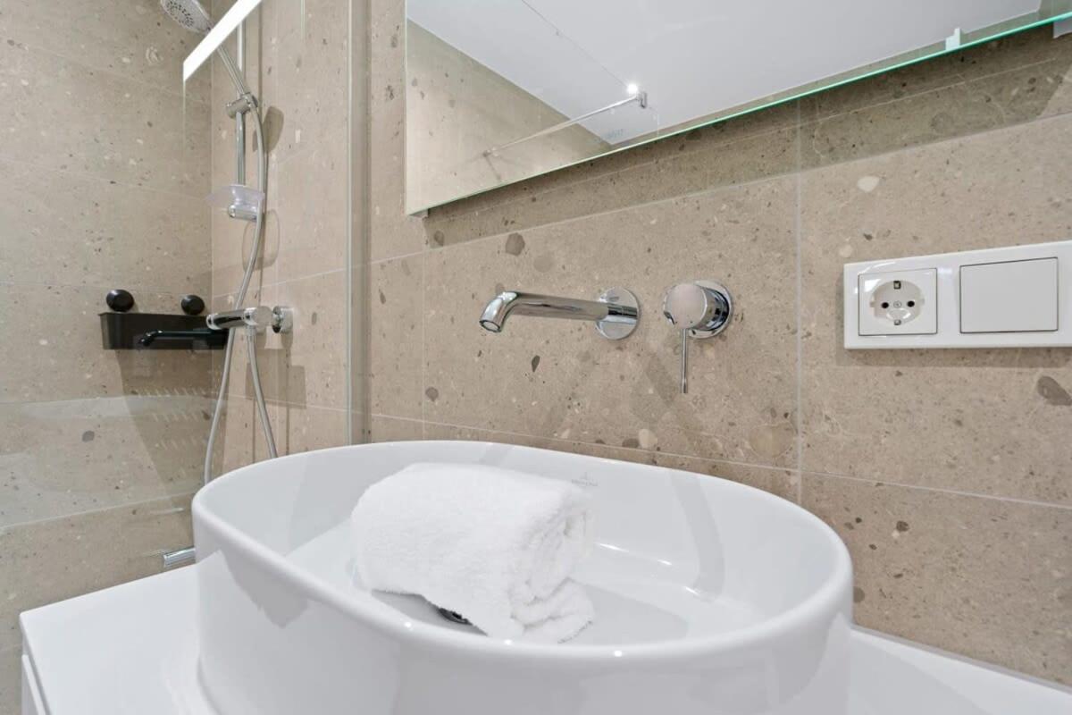 Luxurious 2br Apt With Balcony In * Luxembourg